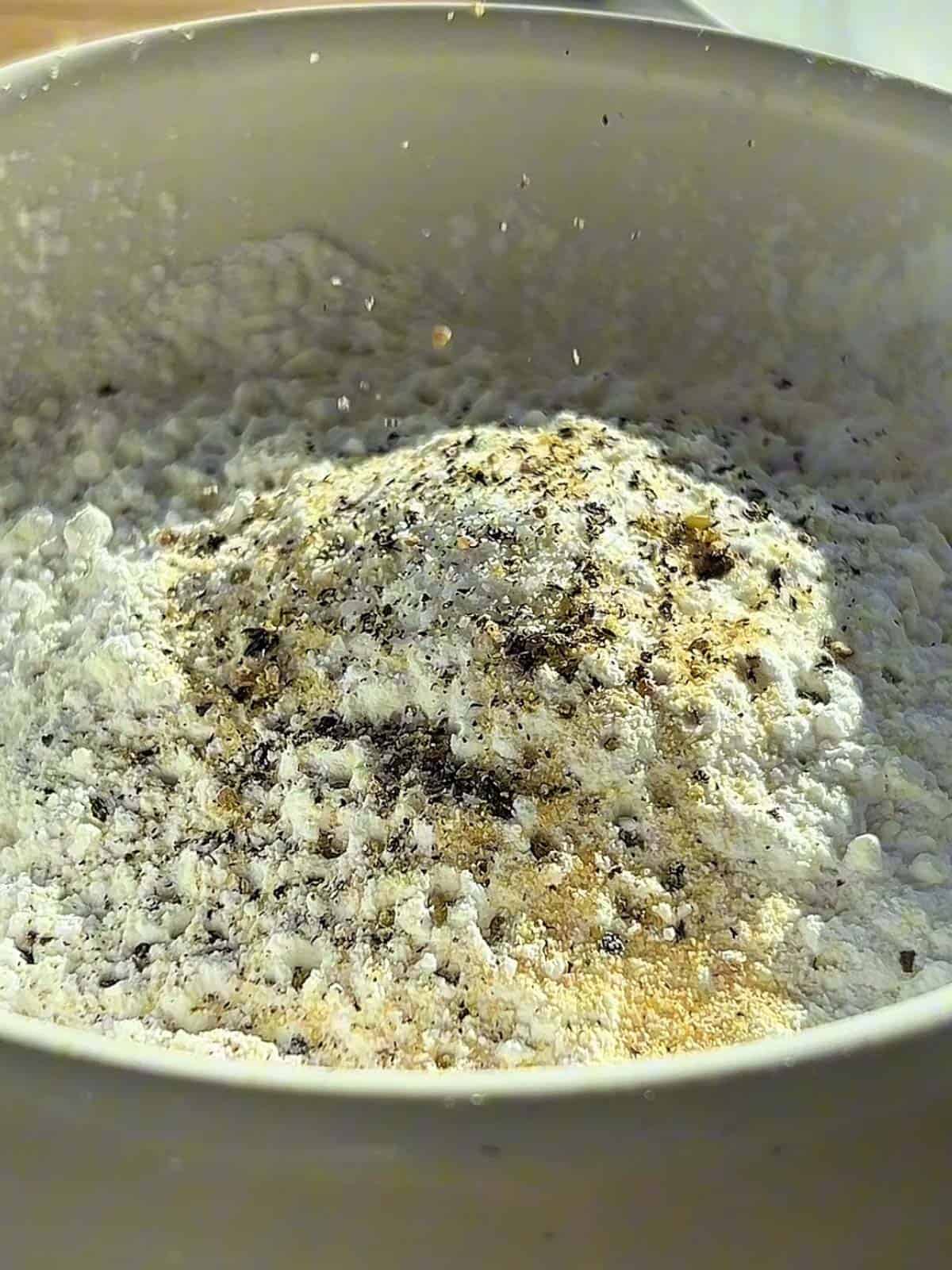 Bowl plate with flour and seasonings.