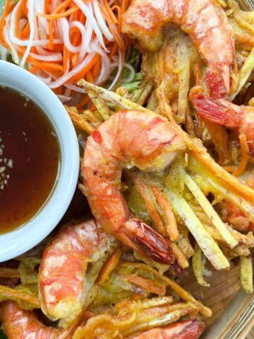 Banh tom chien with nuoc mam and do chua.